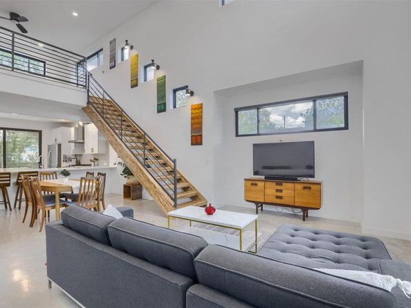 2001 Sl Davis Ave, Austin TX 78702