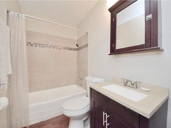 2401 Manor RD 132A, Austin TX 78722