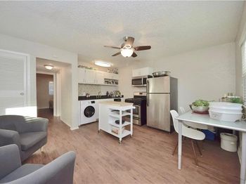 2401 Manor RD