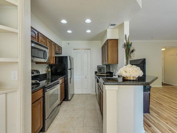 6000 Shepherd Mountain CV 807, Austin TX 78730