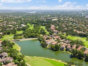 105 Birdie DR, The Hills TX 78738