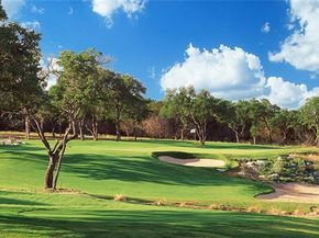 105 Birdie DR, The Hills TX 78738