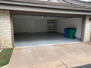 105 Birdie DR, The Hills TX 78738