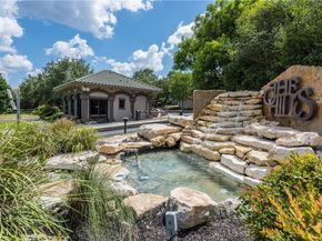 105 Birdie DR, The Hills TX 78738