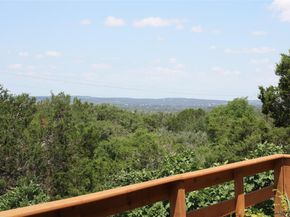 1004 Daviot DR, Briarcliff TX 78669