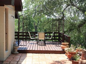 1004 Daviot DR, Briarcliff TX 78669