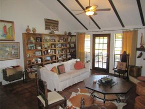 1004 Daviot DR, Briarcliff TX 78669