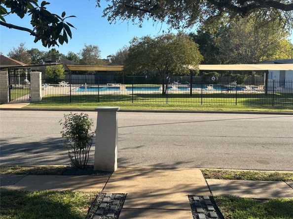 4910 Woodcreek RD, Austin TX 78749