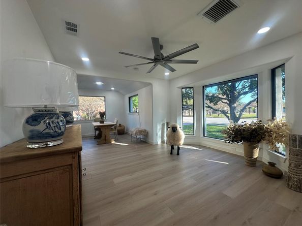 4910 Woodcreek RD, Austin TX 78749