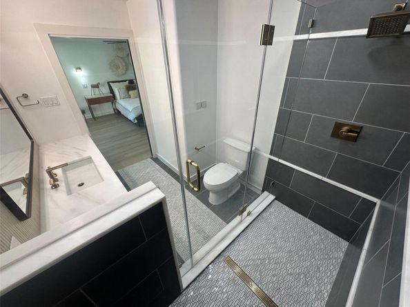 4910 Woodcreek RD, Austin TX 78749