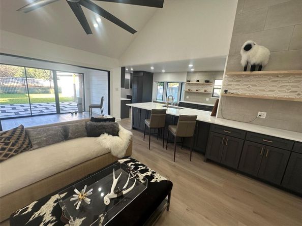 4910 Woodcreek RD, Austin TX 78749