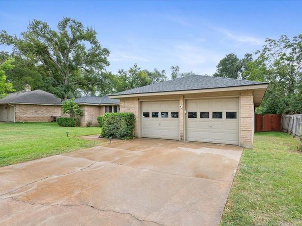2100 Oakridge DR, Round Rock TX 78681