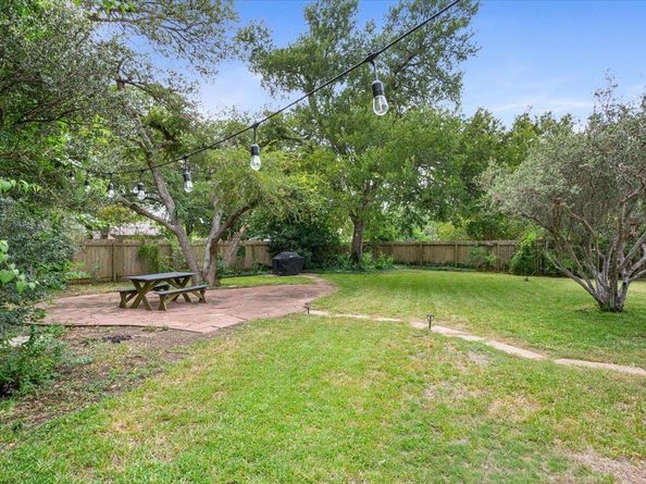 2100 Oakridge DR, Round Rock TX 78681