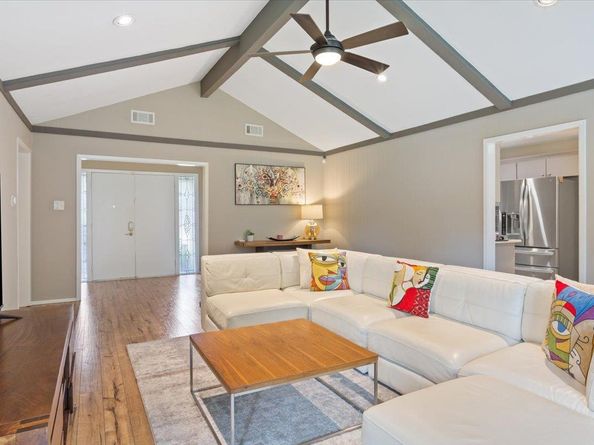 2100 Oakridge DR, Round Rock TX 78681