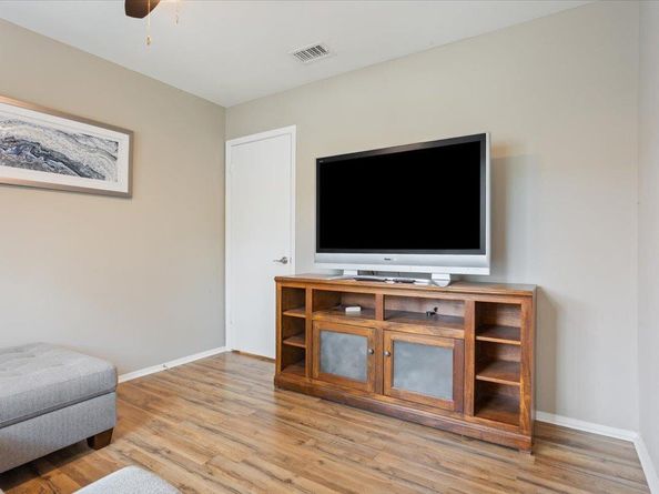 2100 Oakridge DR, Round Rock TX 78681