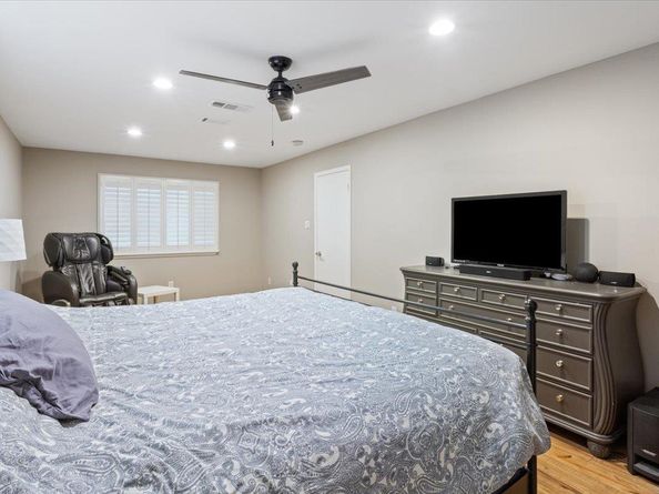 2100 Oakridge DR, Round Rock TX 78681
