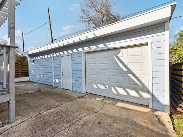 906 E 43rd ST, Austin TX 78751