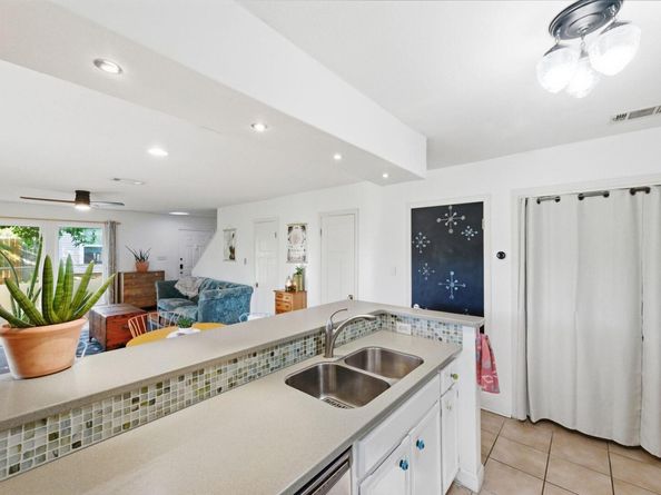 6814 Old Quarry LN, Austin TX 78731