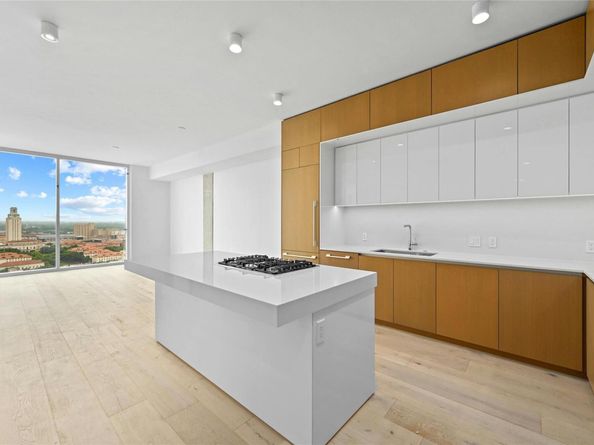 313 W 17th ST 2103, Austin TX 78701
