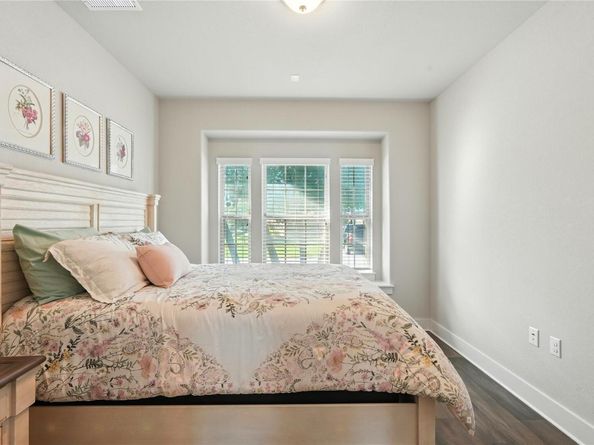 1707 Loyal Friend DR 50, Leander TX 78641