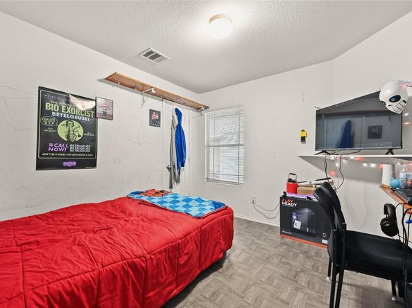 137 Hillhouse LN, Manchaca TX 78652