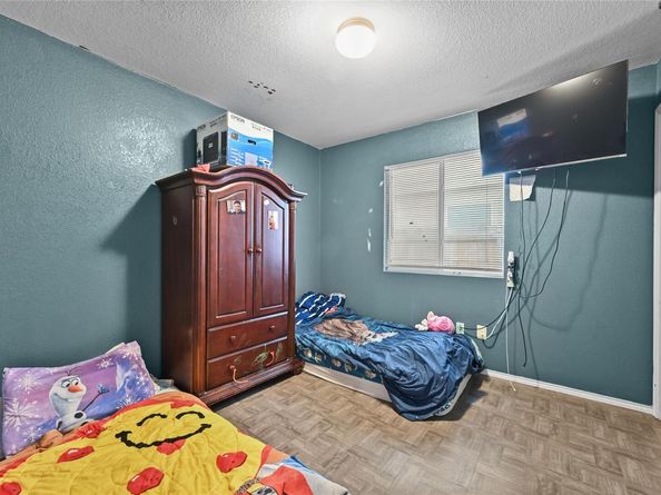 137 Hillhouse LN, Manchaca TX 78652