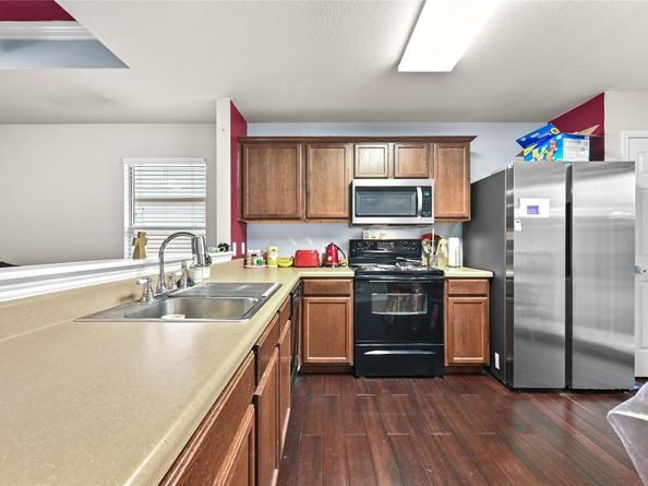 137 Hillhouse LN, Manchaca TX 78652
