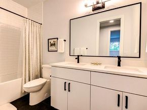 916 E 50th ST 1, Austin TX 78751