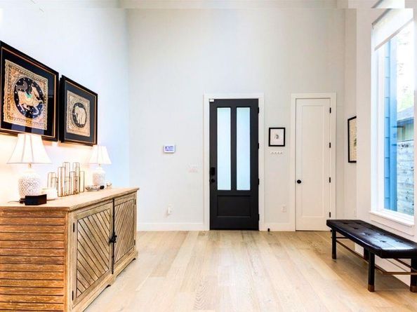 916 E 50th ST 1, Austin TX 78751