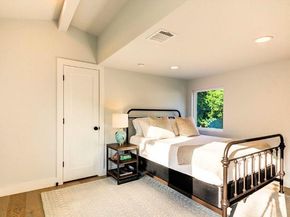 916 E 50th ST 1, Austin TX 78751