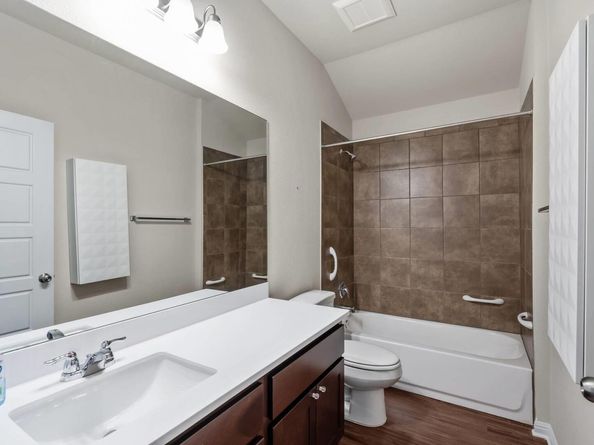 16512 Enamorado RD, Manor TX 78653