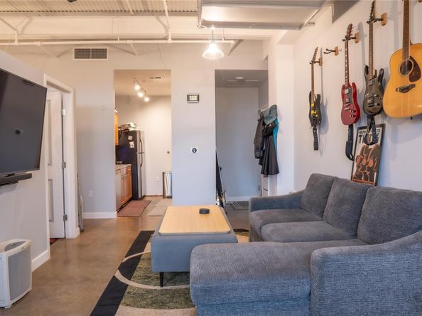 2401 E 6th ST 6100, Austin TX 78702