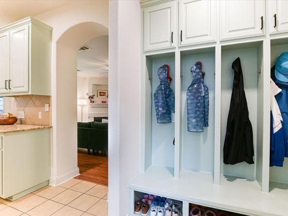 6109 York Bridge CIR, Austin TX 78749