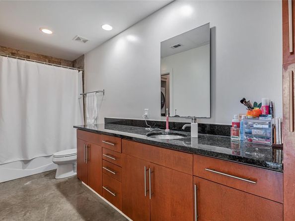 2124 E 6th ST 305, Austin TX 78702