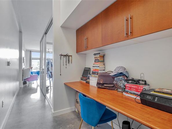 2124 E 6th ST 305, Austin TX 78702