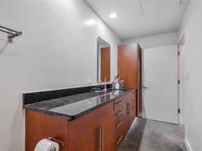 2124 E 6th ST 305, Austin TX 78702