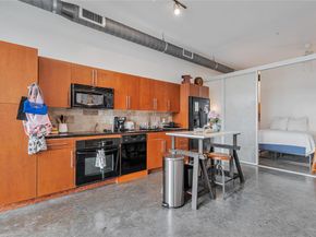 2124 E 6th ST 305, Austin TX 78702