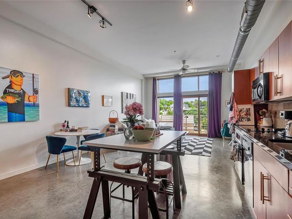 2124 E 6th ST 305, Austin TX 78702
