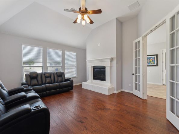 608 Amherst DR, Rockwall TX 75087