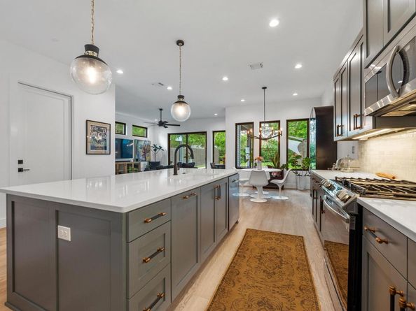 405 Hackberry LN B, Austin TX 78753