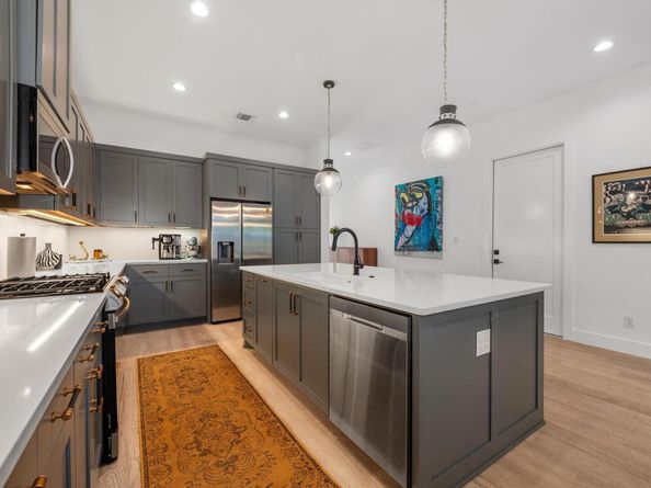 405 Hackberry LN B, Austin TX 78753