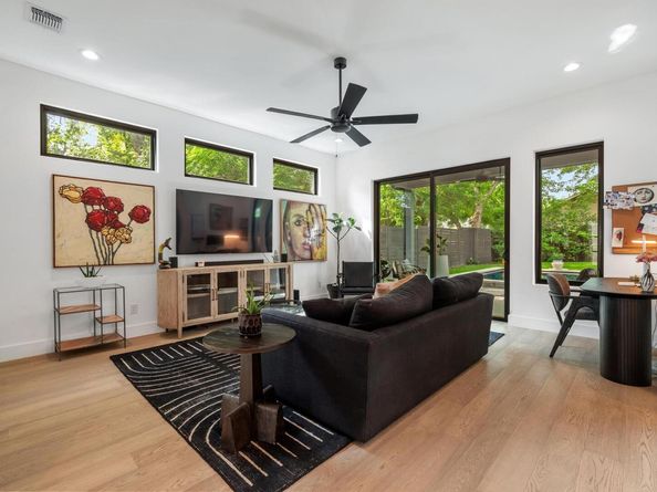 405 Hackberry LN B, Austin TX 78753