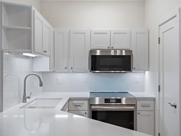 2450 Wickersham LN 1307, Austin TX 78741