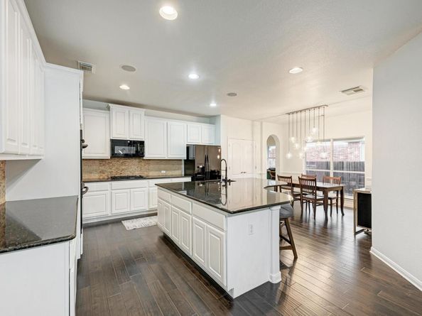 518 Victoria DR, Cedar Park TX 78613