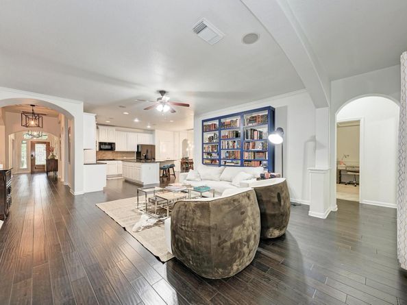 518 Victoria DR, Cedar Park TX 78613