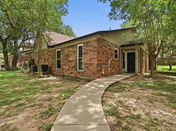 1601 Faro DR 1404, Austin TX 78741