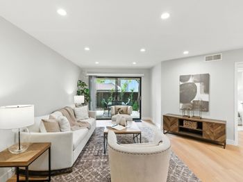 999 W Evelyn Terrace