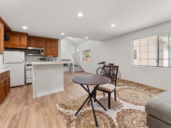 4 Athlone Way, Menlo Park CA 94025
