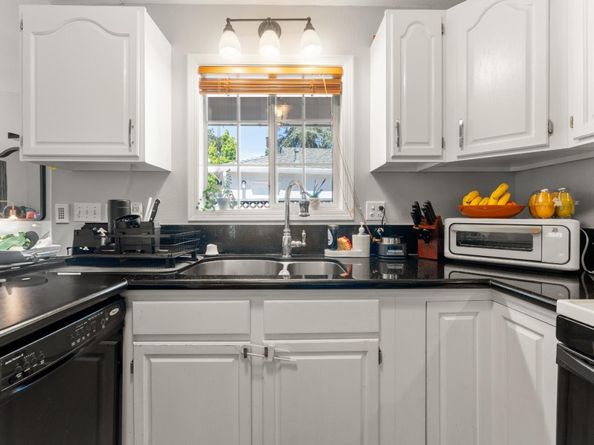 4 Athlone Way, Menlo Park CA 94025