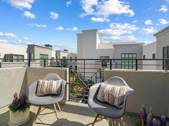 222 8th Avenue 302, San Mateo CA 94401